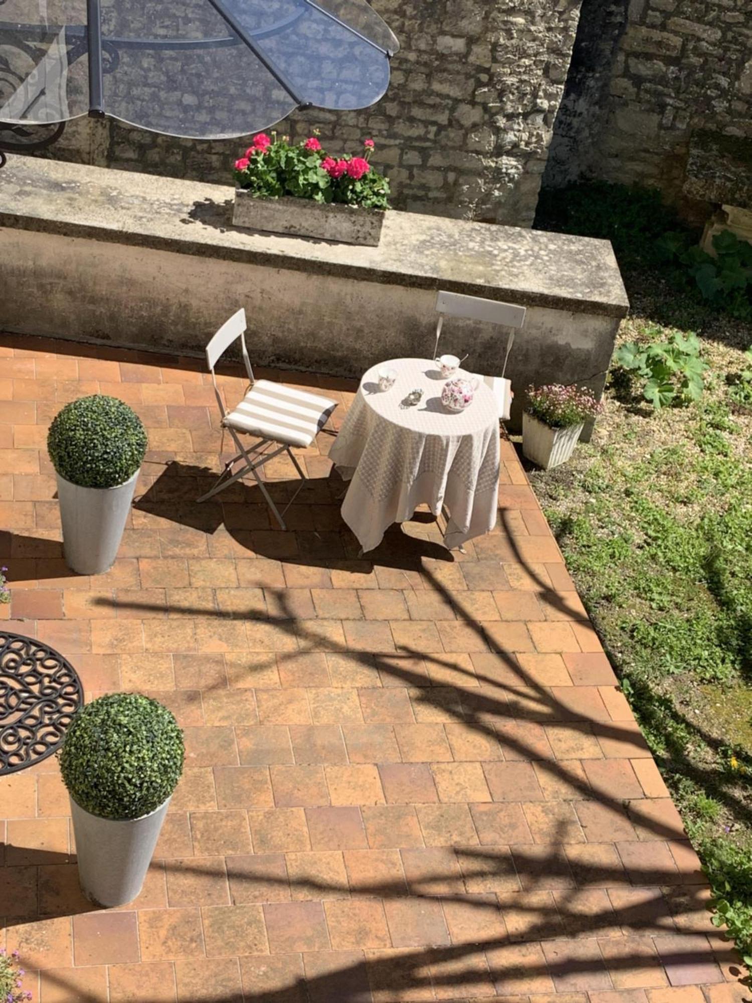 Bed and Breakfast The Cool Lounge A Coulonges - Charente Exterior foto